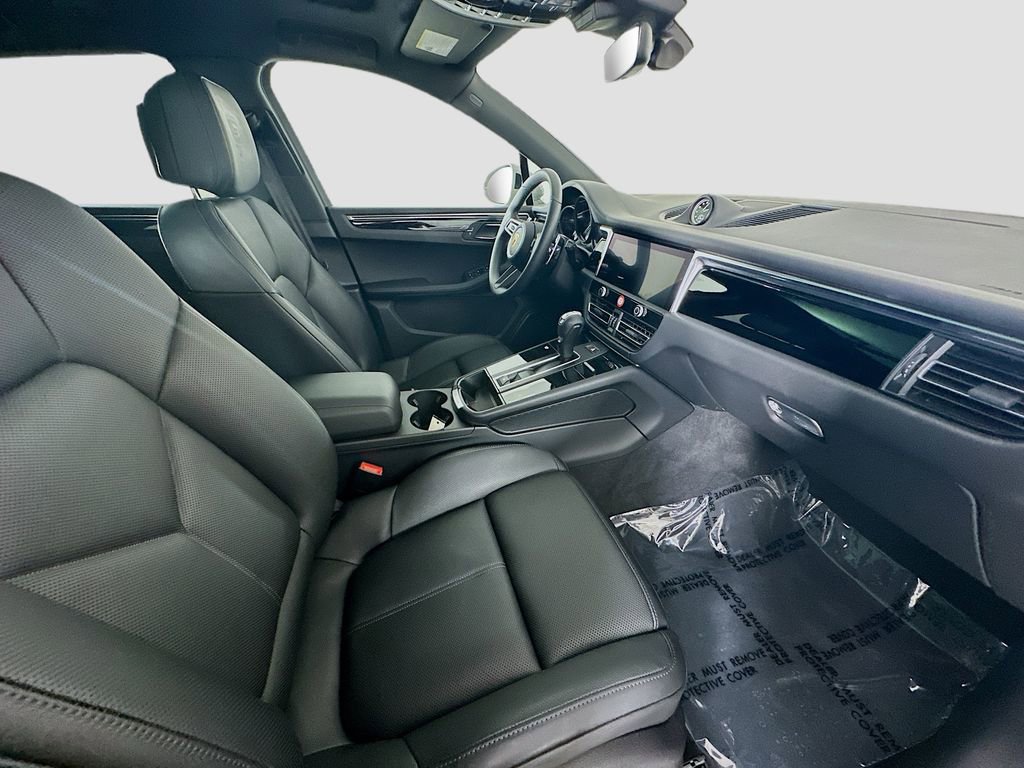 Certified 2026 Porsche Macan AWD/4WD image 30