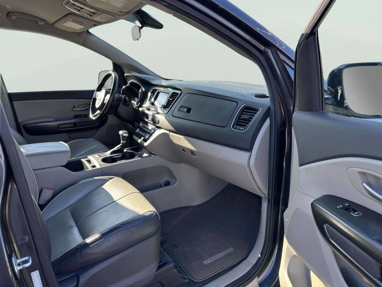 Used 2017 Kia Sedona LX w/ LX Essentials Premium Package image 20