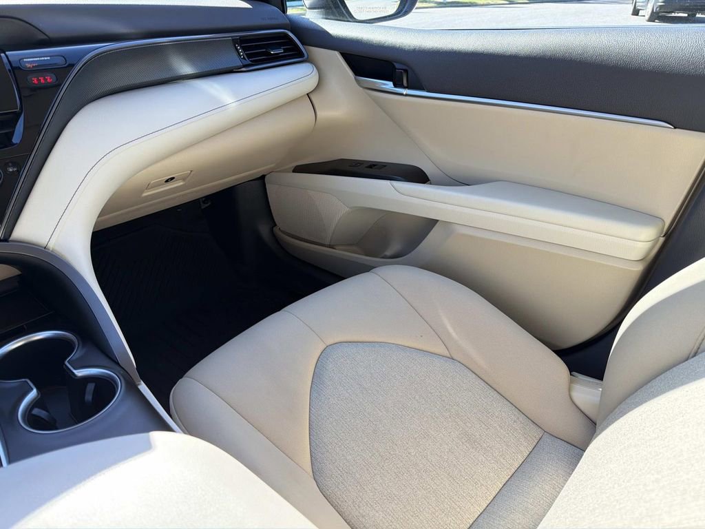 Used 2021 Toyota Camry LE image 19