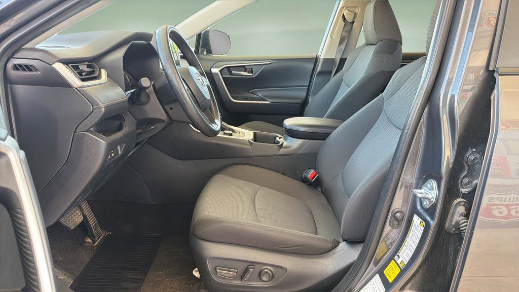 Used 2025 Toyota RAV4 XLE image 18