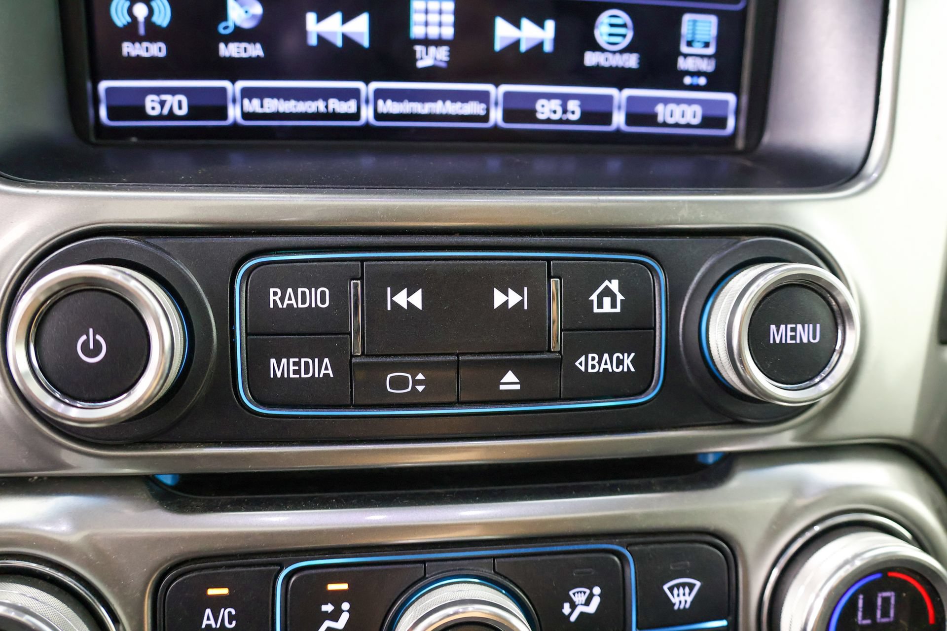 Used 2018 Chevrolet Suburban Premier AWD/4WD image 11