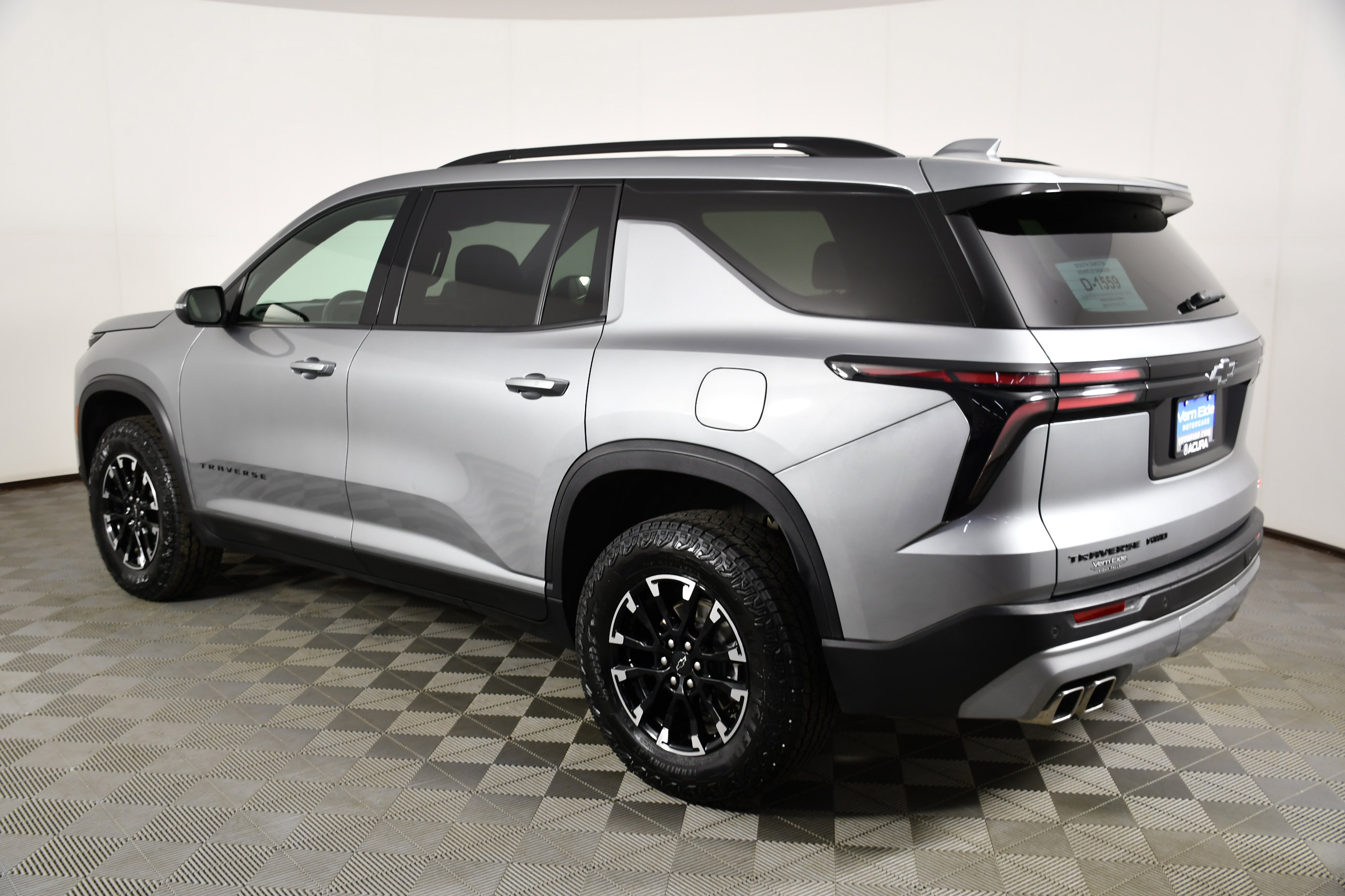 Used 2025 Chevrolet Traverse Z71 image 8