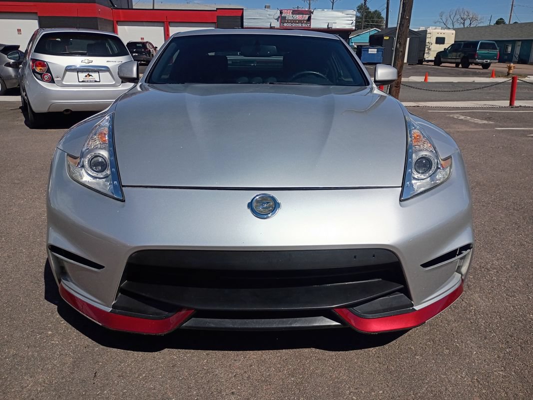 Used 2011 Nissan 370Z Coupe RWD image 2