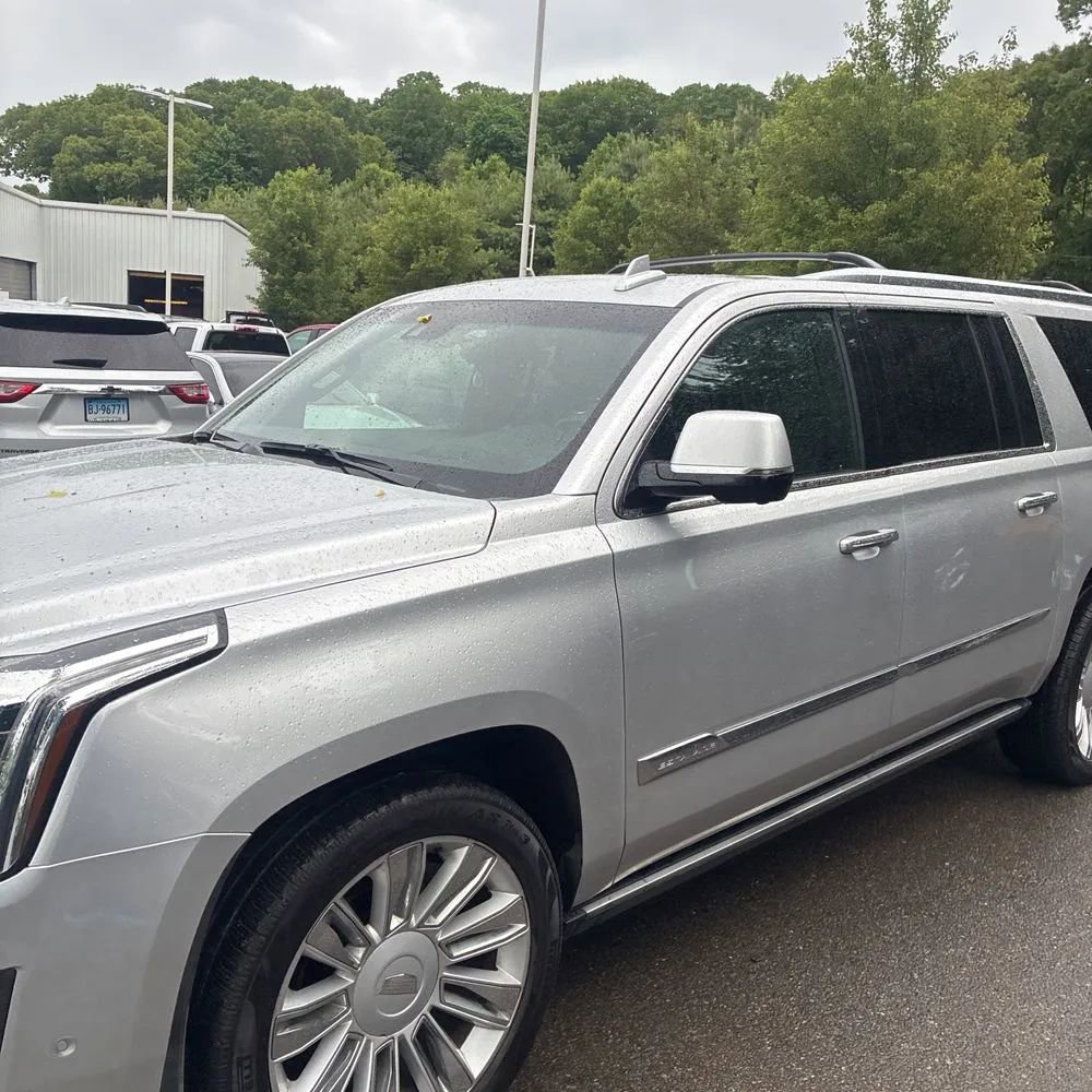 Used 2017 Cadillac Escalade ESV Platinum AWD/4WD image 2