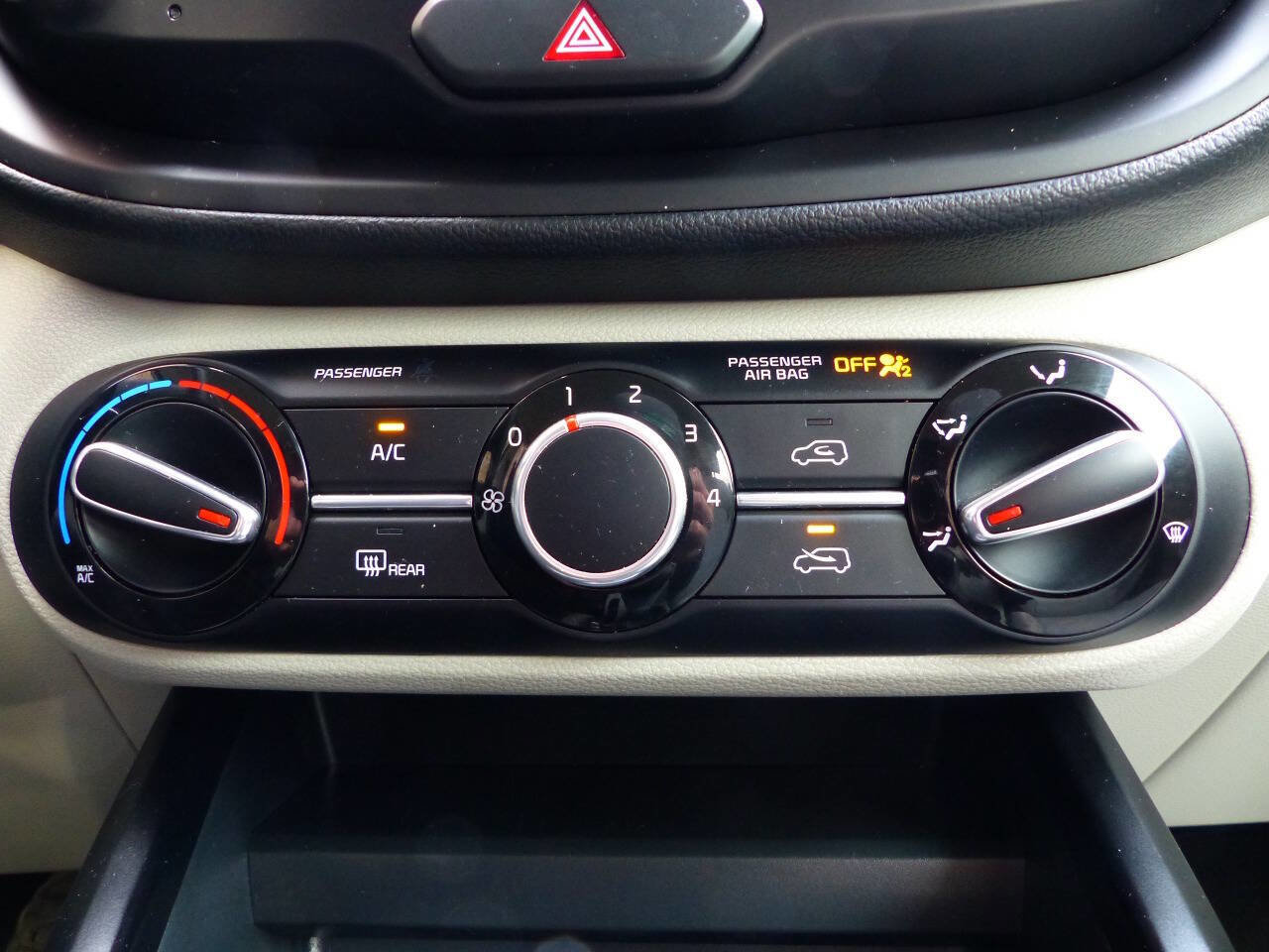 Used 2022 Kia Soul LX FWD image 27