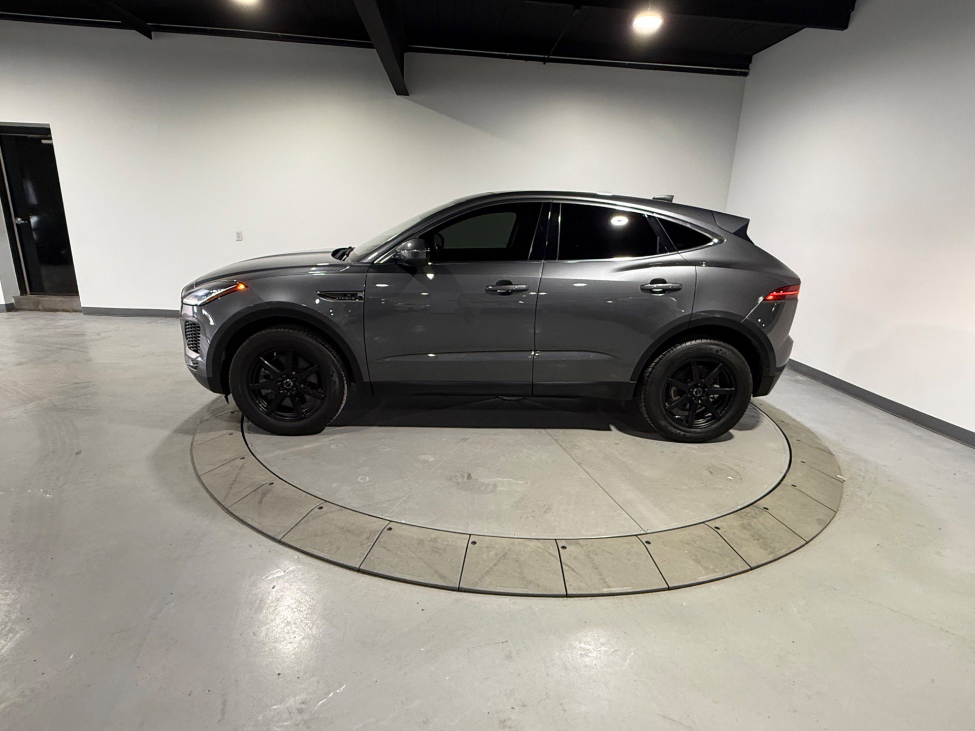 Used 2018 Jaguar E-PACE S image 4