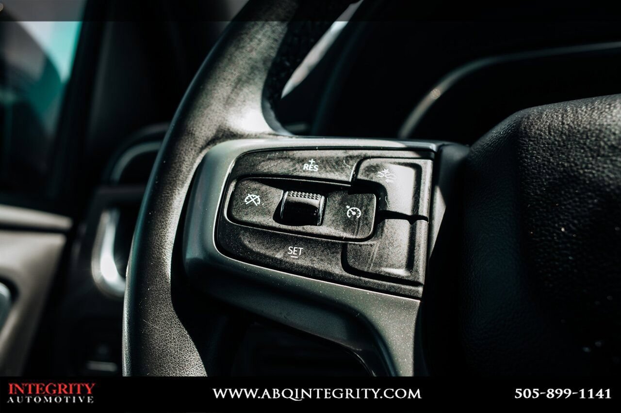 Used 2024 Chevrolet Suburban LT RWD image 27