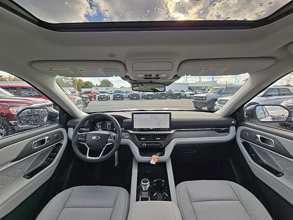 New 2026 Ford Explorer Platinum image 2