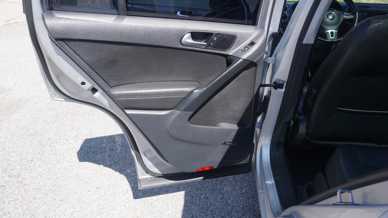 Used 2015 Volkswagen Tiguan SEL FWD image 16
