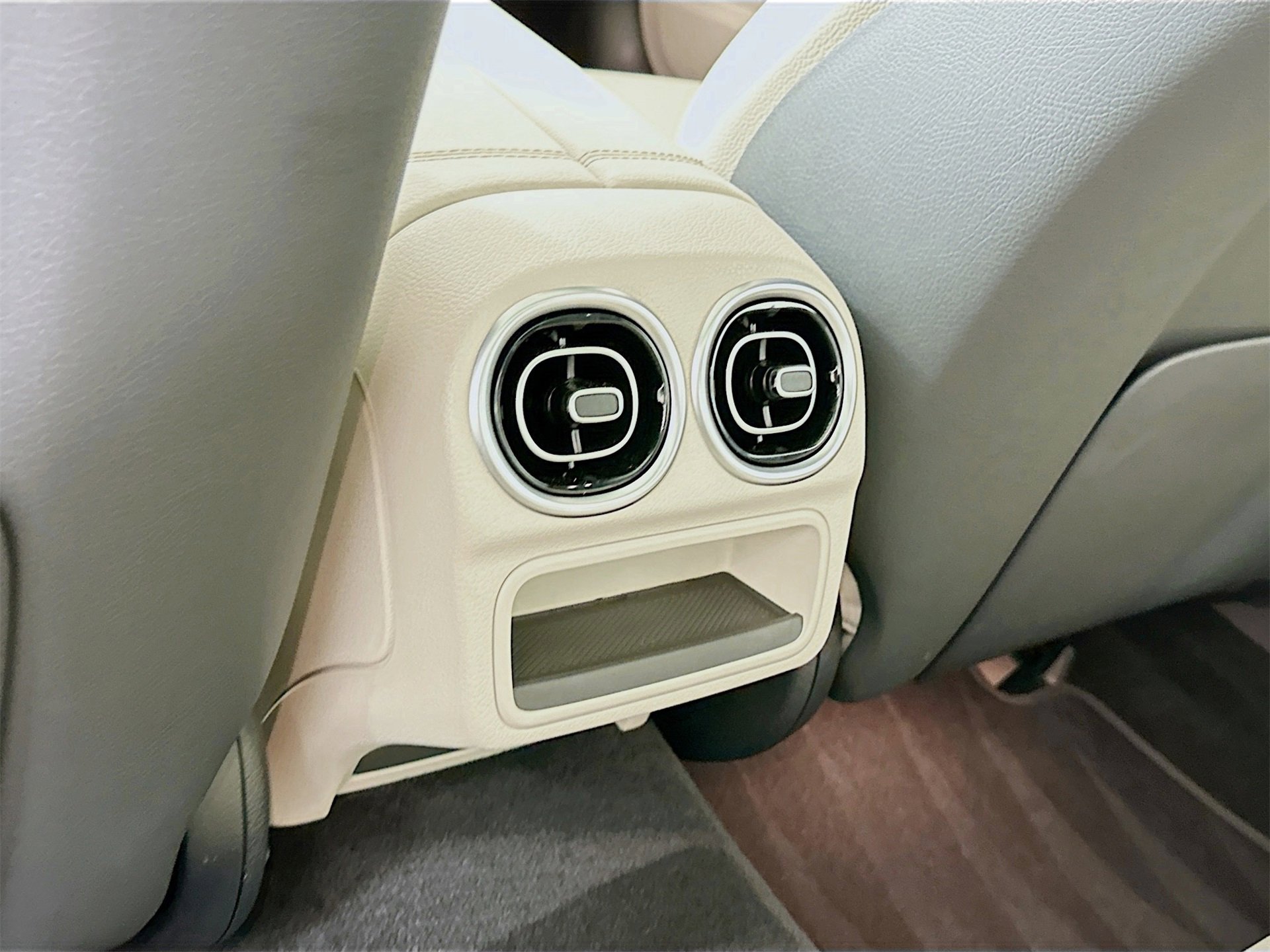 Used 2025 Mercedes-Benz C 300 Sedan image 29