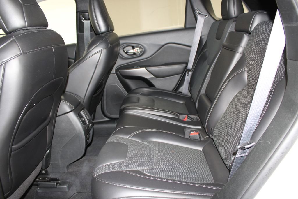 Used 2019 Jeep Cherokee Limited AWD/4WD image 23