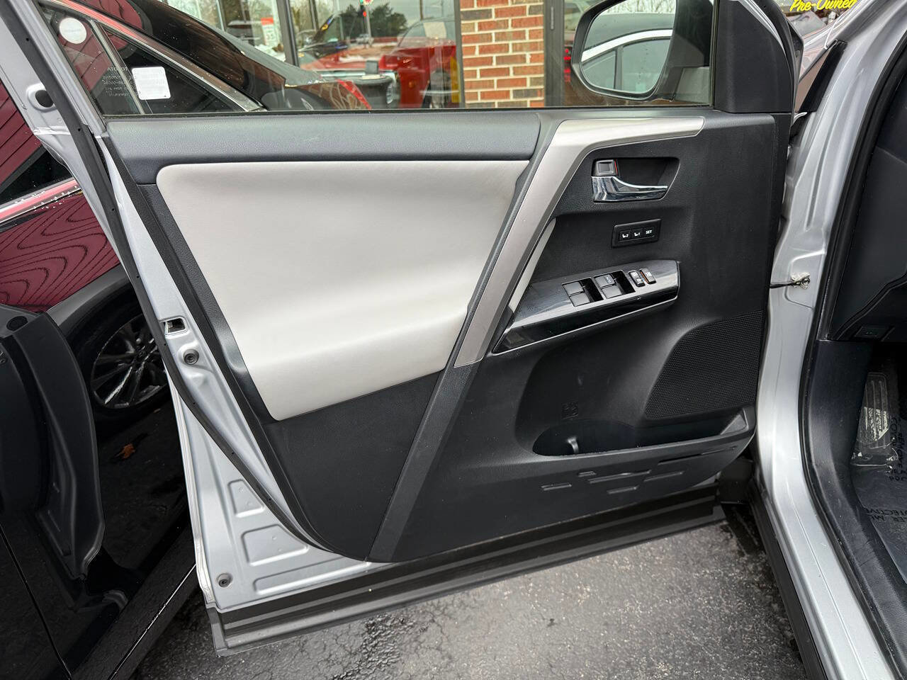 Used 2017 Toyota RAV4 Limited image 20