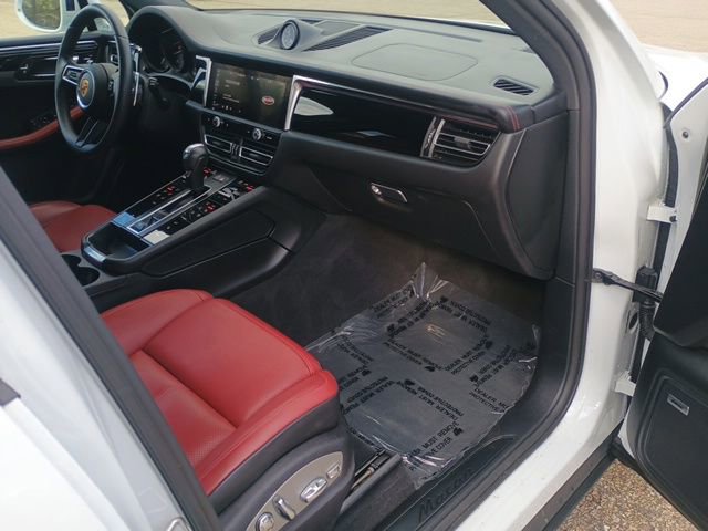 Used 2025 Porsche Macan AWD/4WD image 12