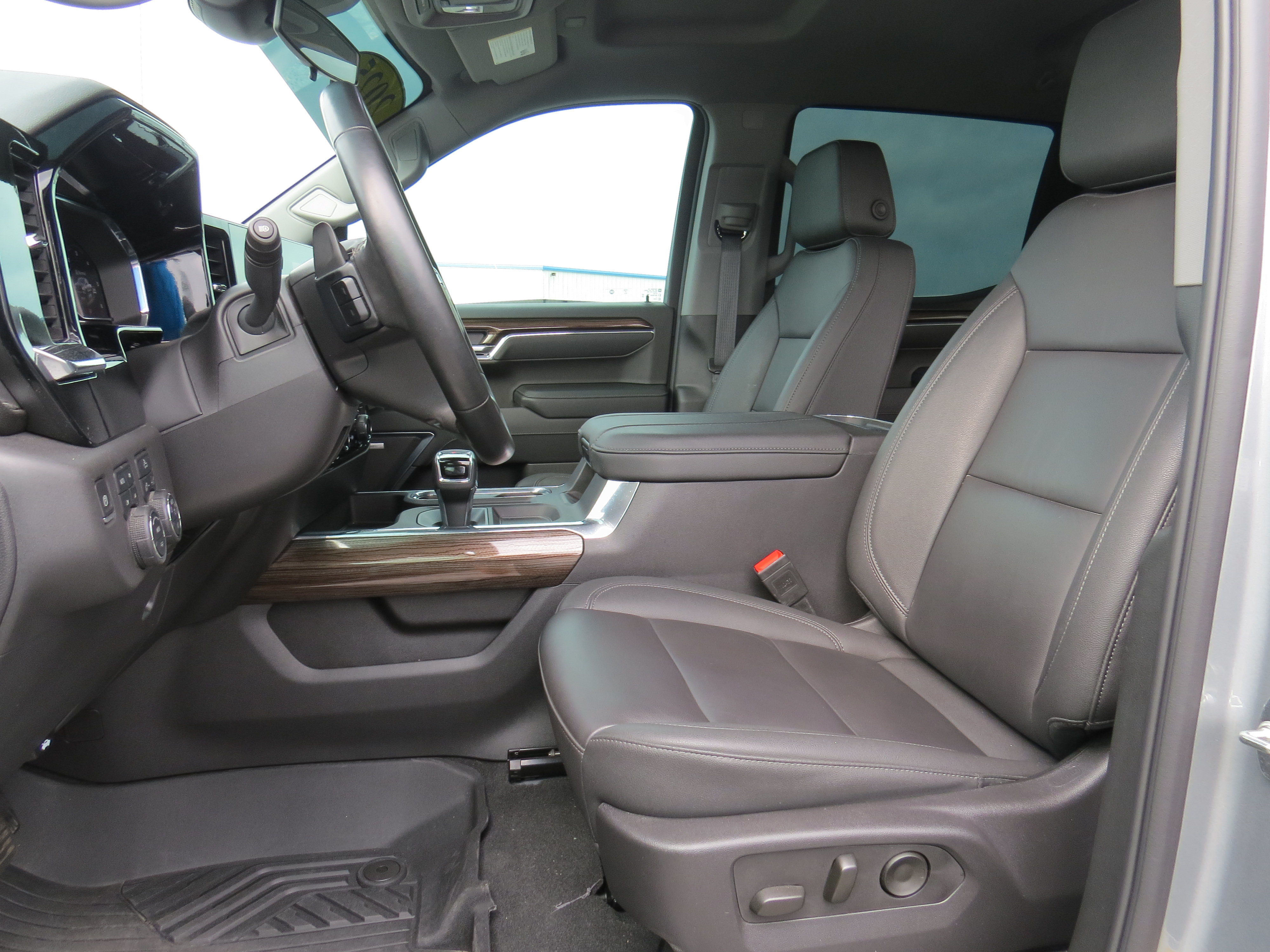 Used 2025 Chevrolet Silverado 1500 LT Trail Boss w/ Convenience Package II AWD/4WD image 20