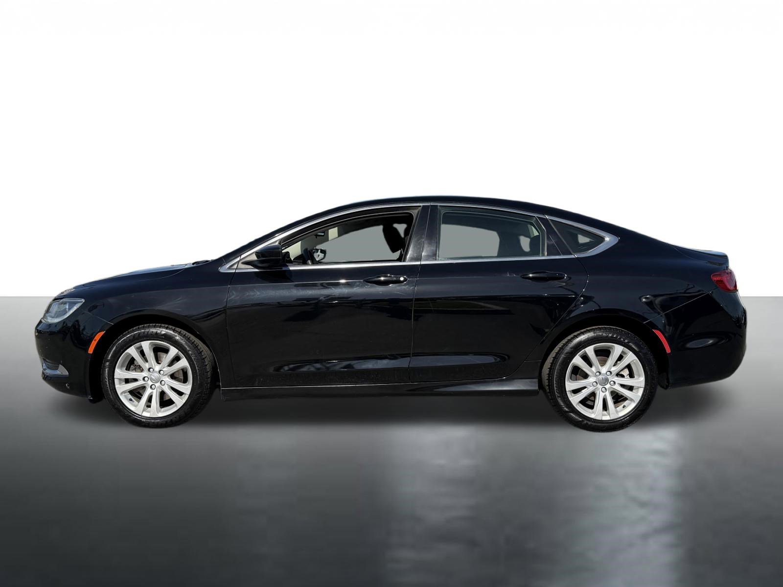 Used 2015 Chrysler 200 Limited FWD image 5