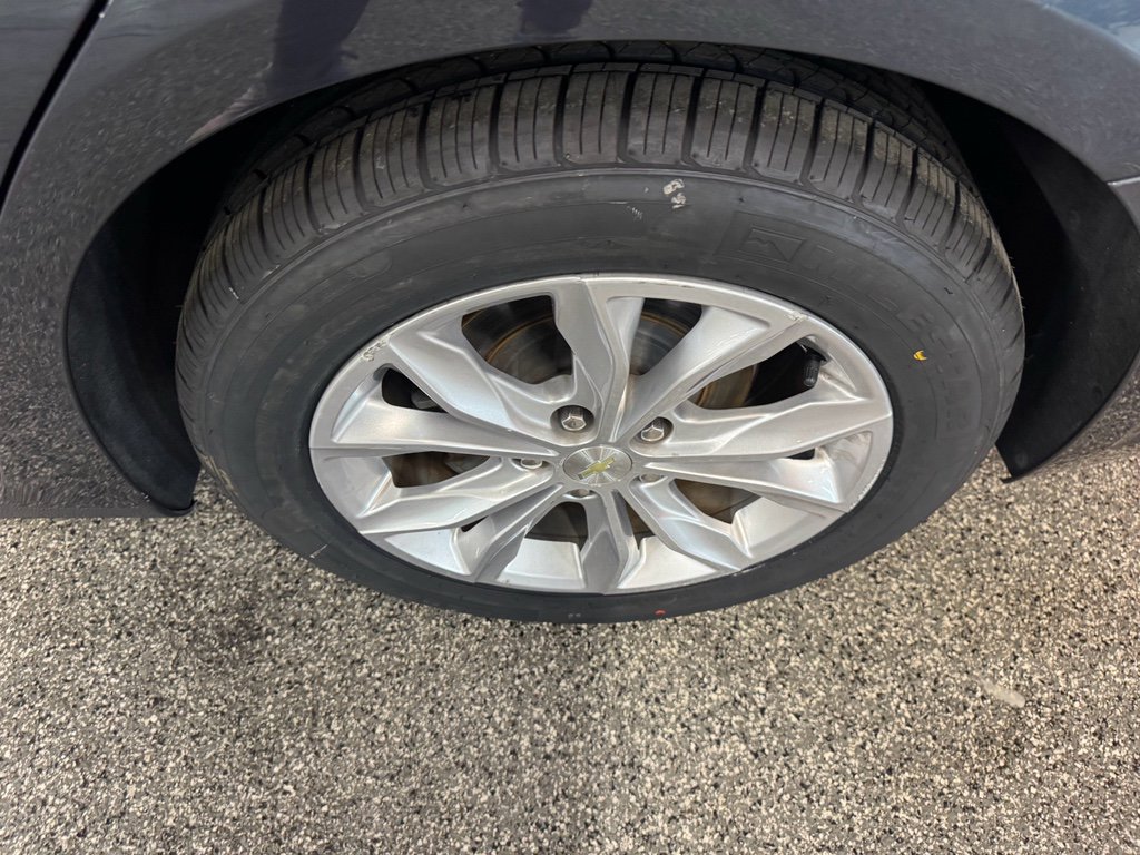 Used 2020 Chevrolet Malibu LT FWD image 14