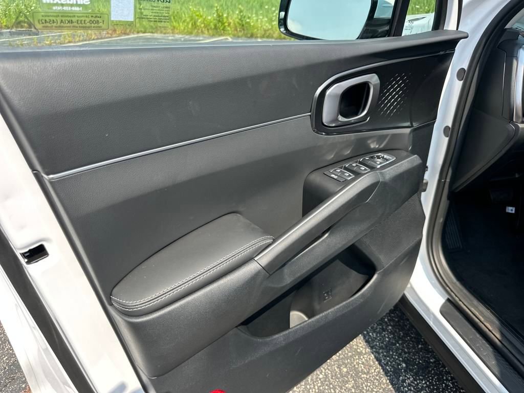New 2025 Kia Sorento S image 10