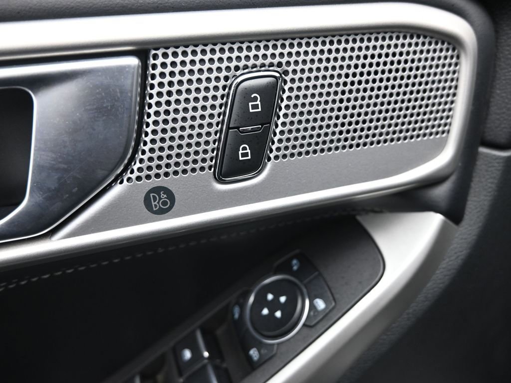 Used 2023 Ford Explorer Limited image 19