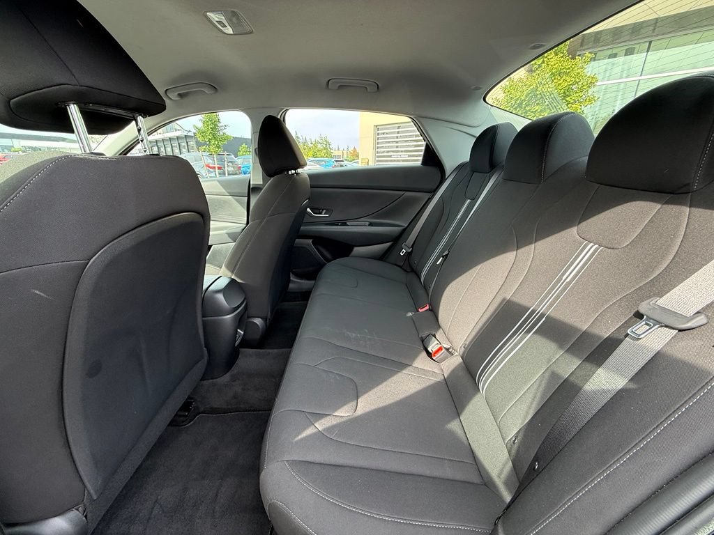 Certified 2025 Hyundai Elantra Hybrid FWD image 13