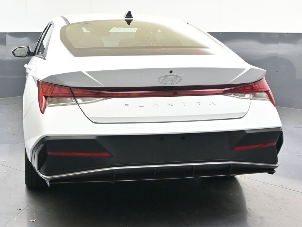 Certified 2025 Hyundai Elantra SEL w/ Cargo Package image 4