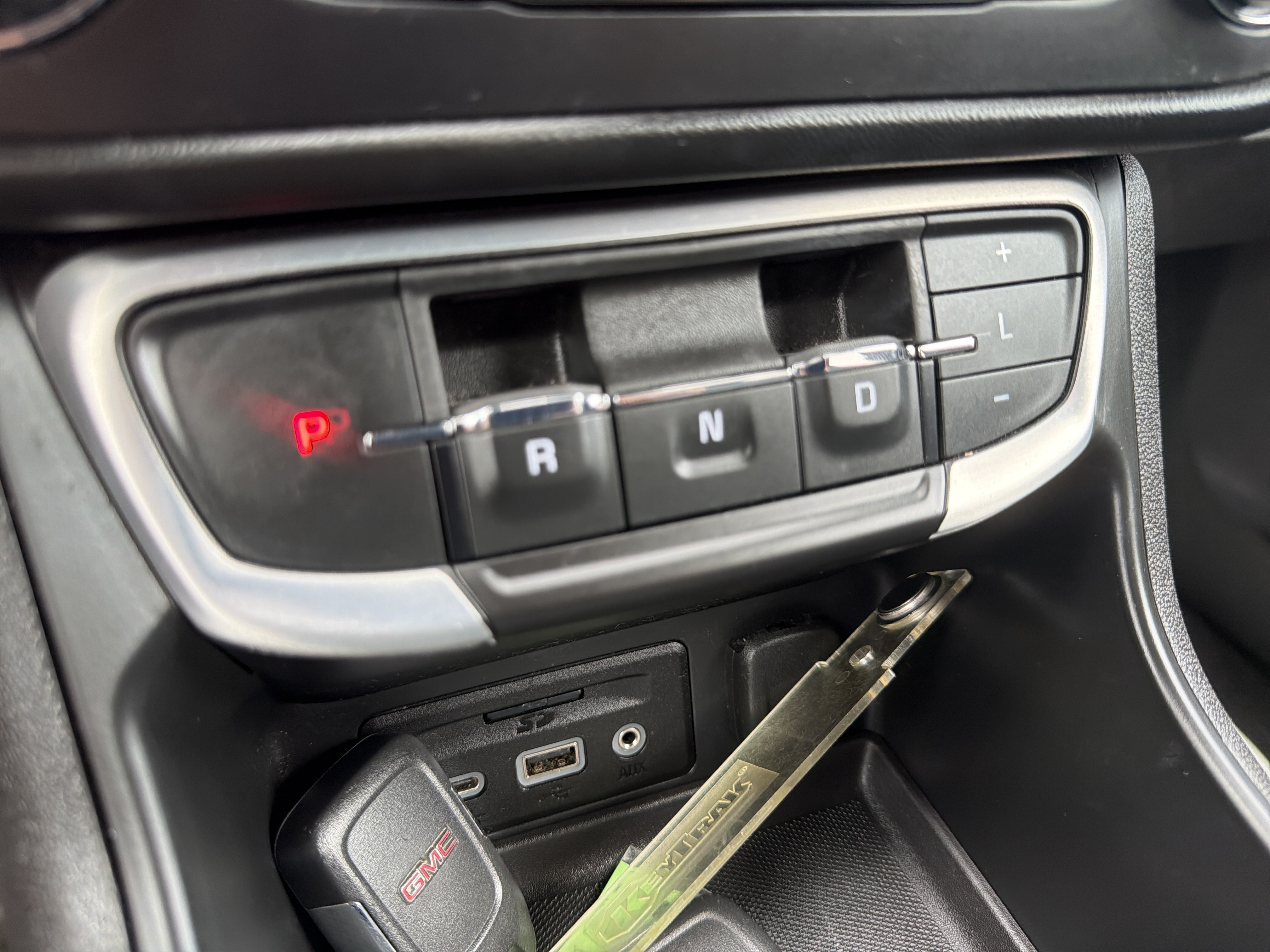 Used 2022 GMC Terrain SLE w/ Driver Convenience Package AWD/4WD image 23