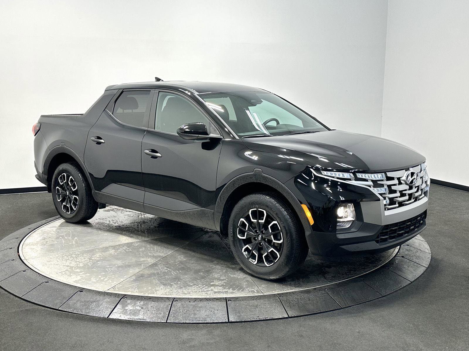 Certified 2023 Hyundai Santa Cruz SE image 2