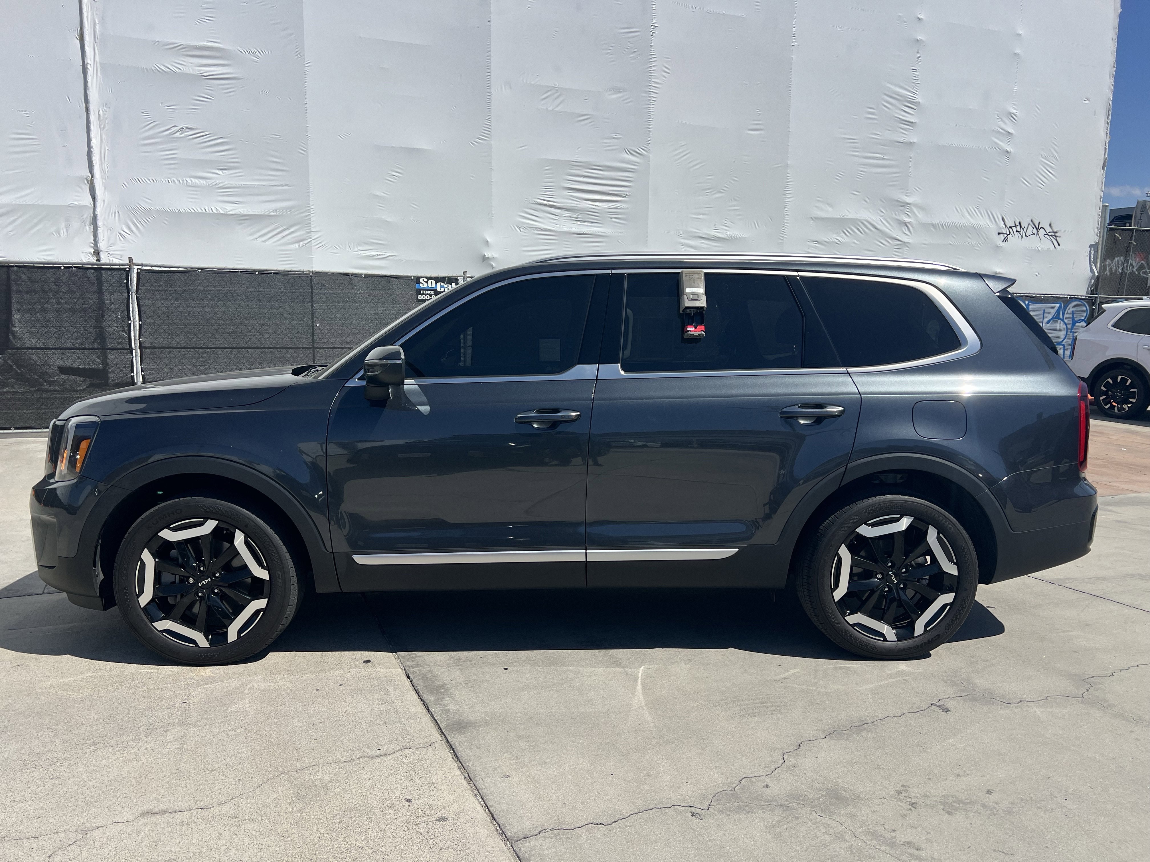 Used 2024 Kia Telluride S image 3