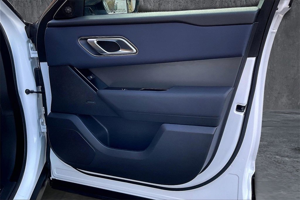 Certified 2025 Land Rover Range Rover Velar Dynamic SE image 28