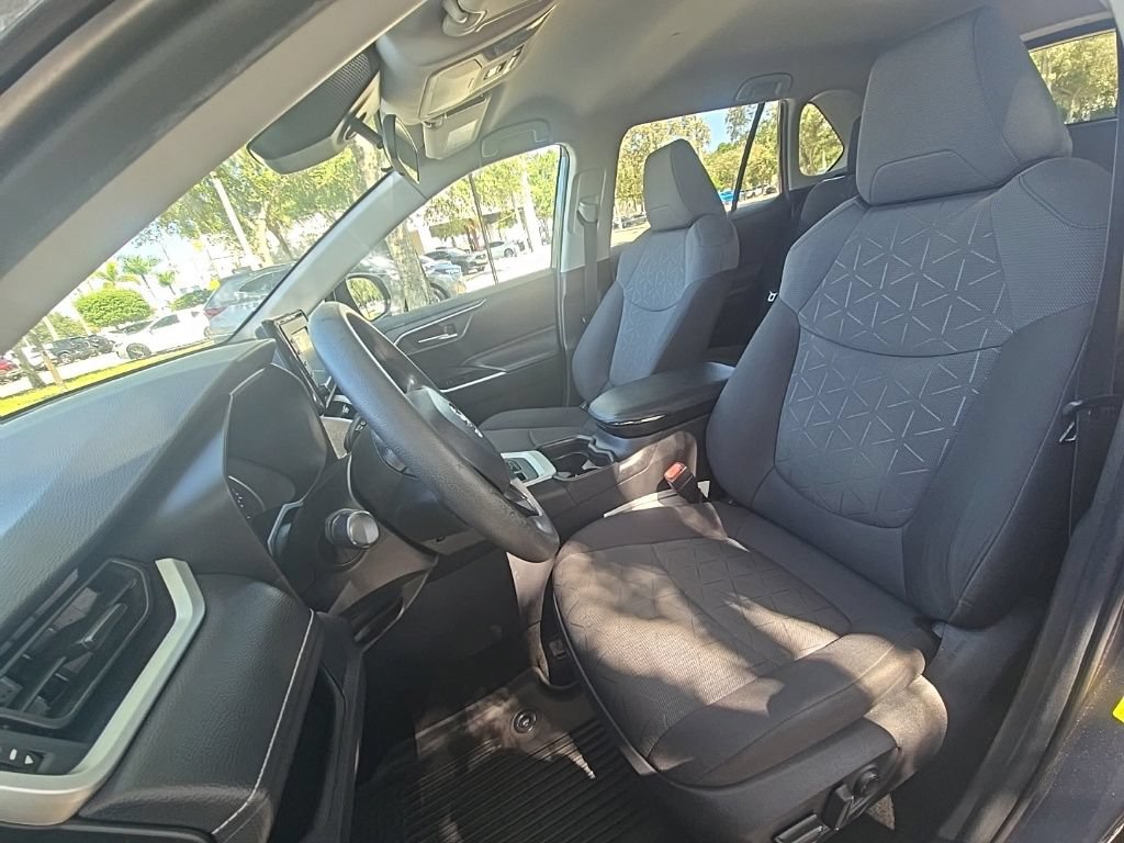 Used 2020 Toyota RAV4 XLE FWD image 19