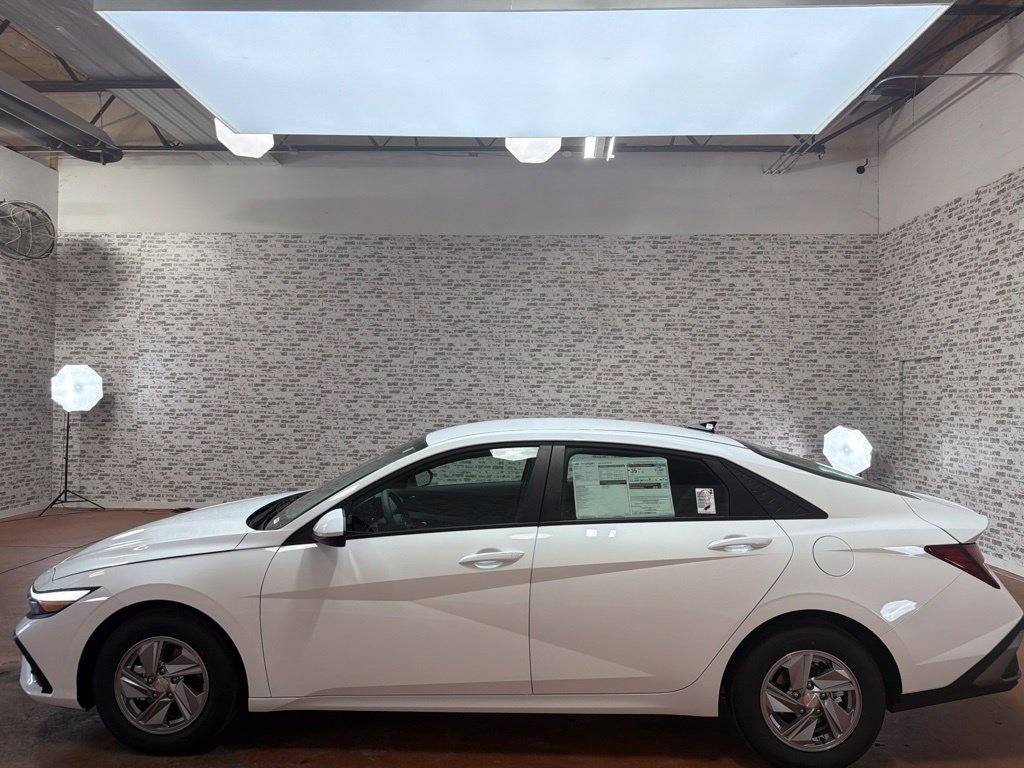 New 2026 Hyundai Elantra SE FWD image 4