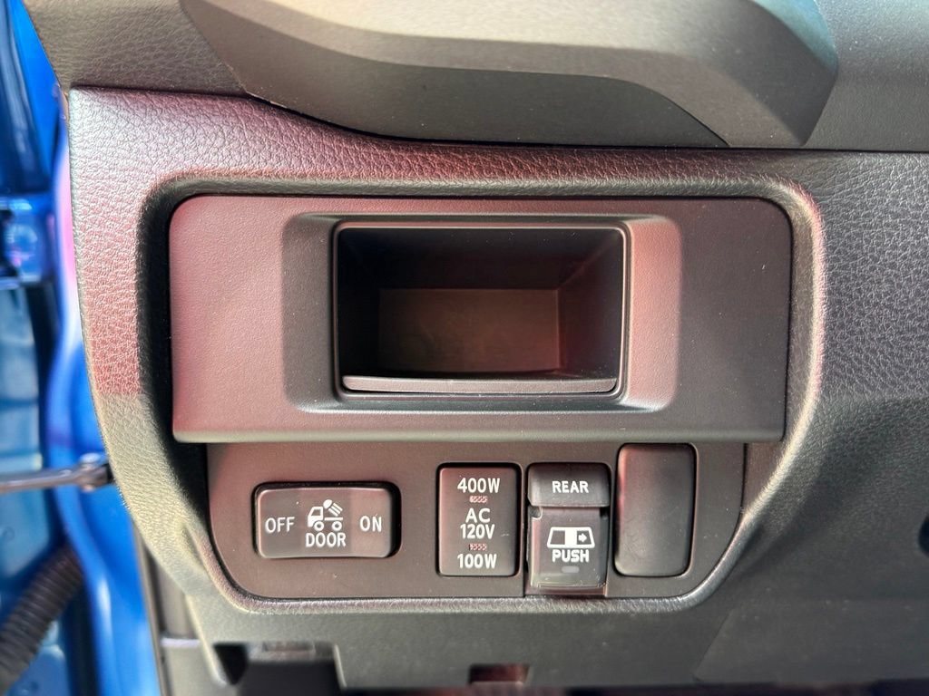 Used 2017 Toyota Tacoma TRD Off-Road AWD/4WD image 14