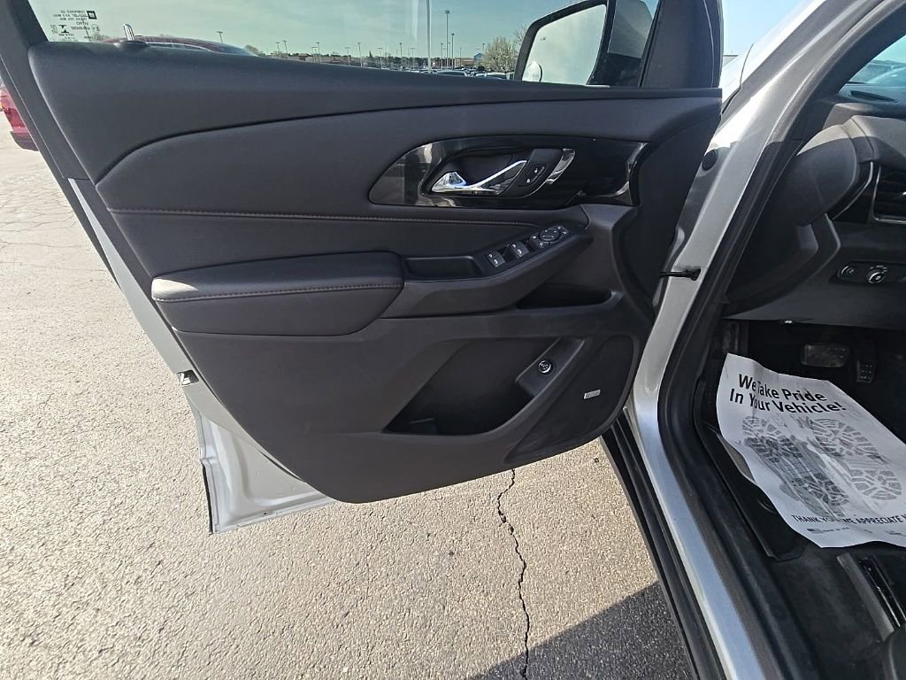 Used 2022 Chevrolet Traverse RS w/ LPO, Floor Liner Package AWD/4WD image 13