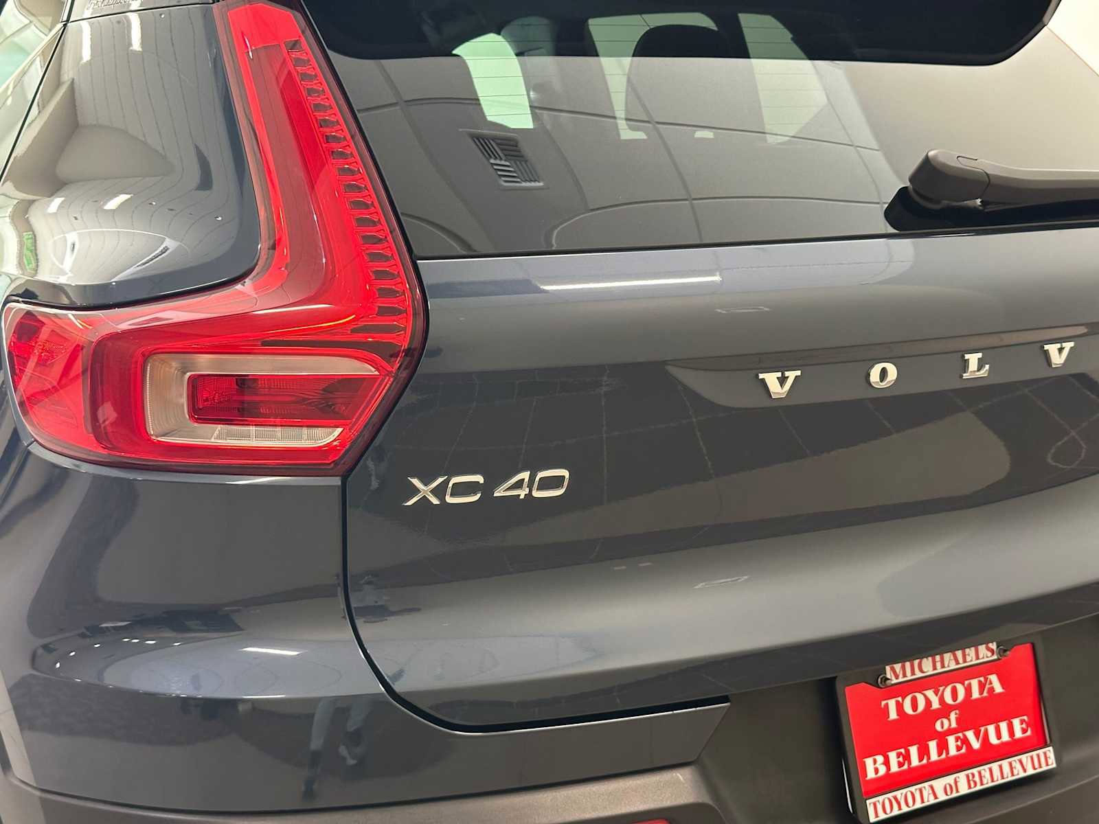 Used 2020 Volvo XC40 T5 Inscription w/ Protection Package Premier image 7