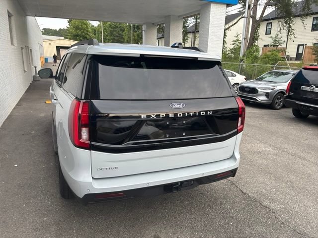 Used 2025 Ford Expedition Active RWD image 17