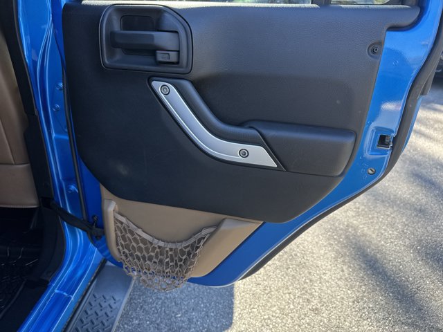Used 2015 Jeep Wrangler Unlimited Sahara w/ Connectivity Group AWD/4WD image 19
