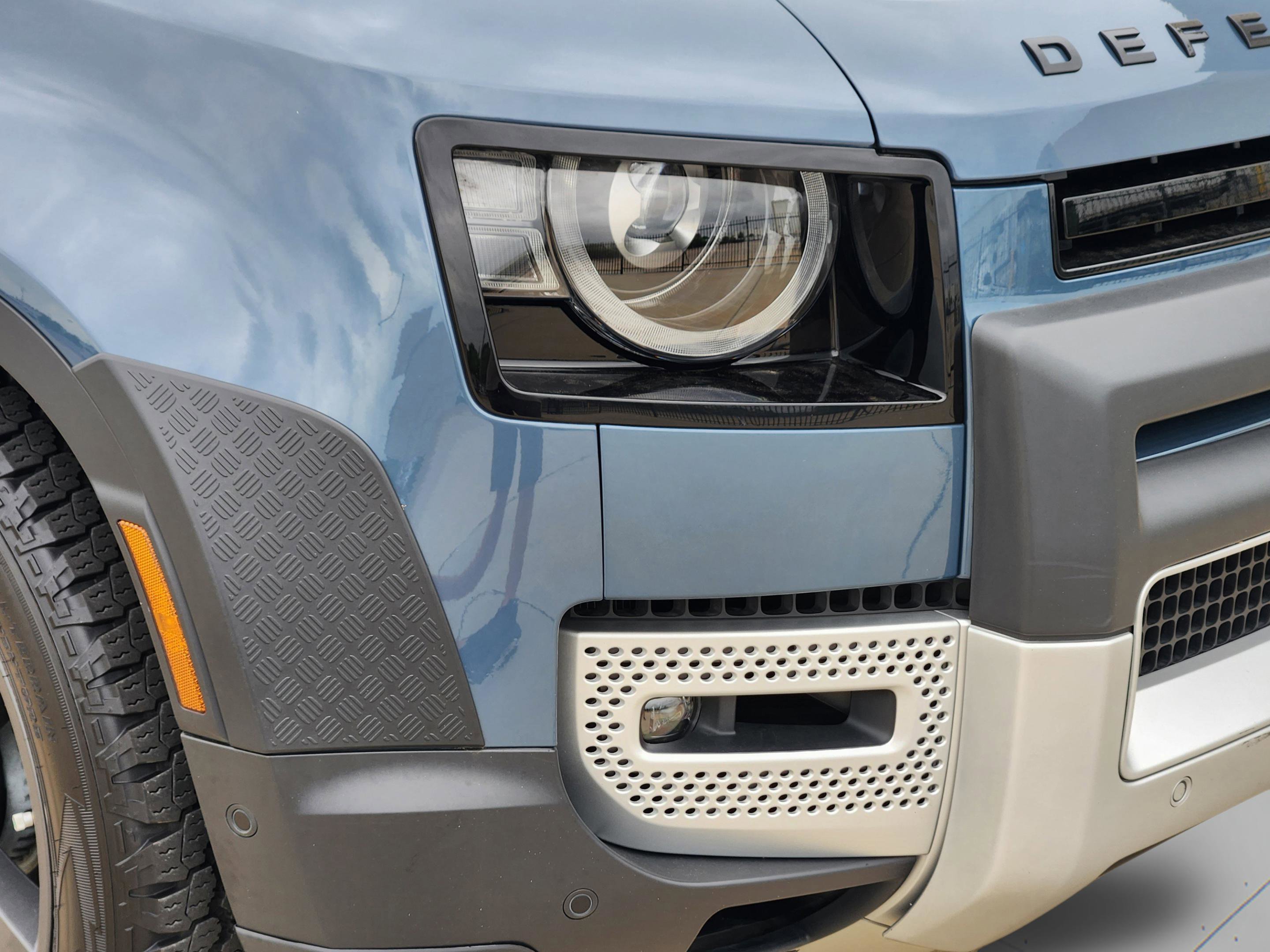 Certified 2025 Land Rover Defender 110 S image 30