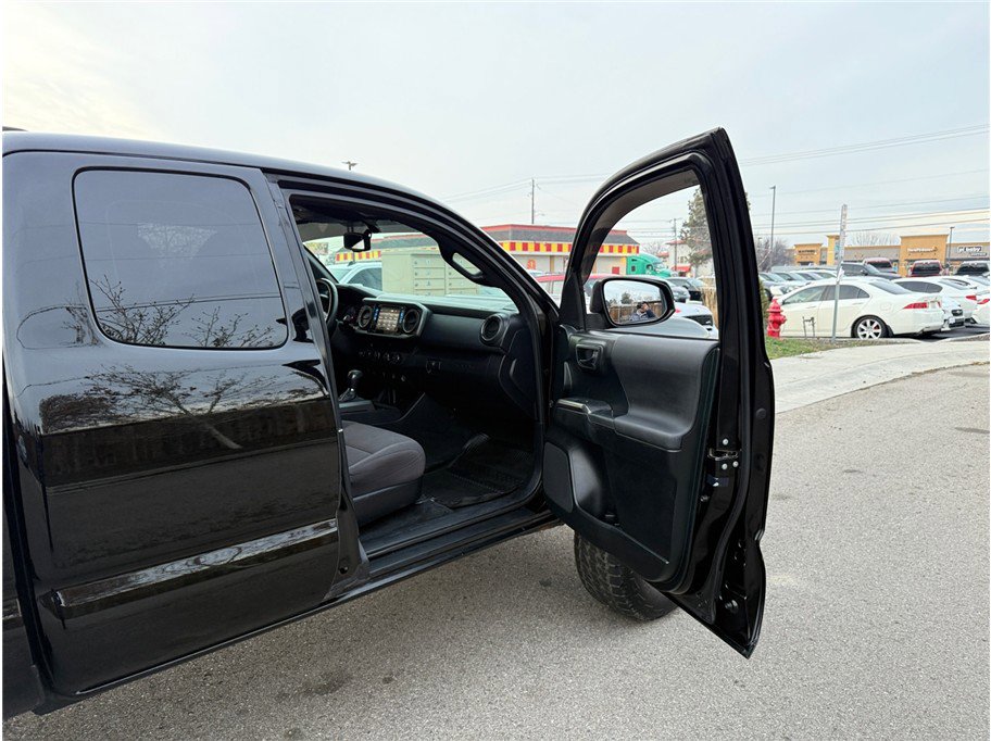 Used 2016 Toyota Tacoma TRD Sport w/ Towing Package AWD/4WD image 42