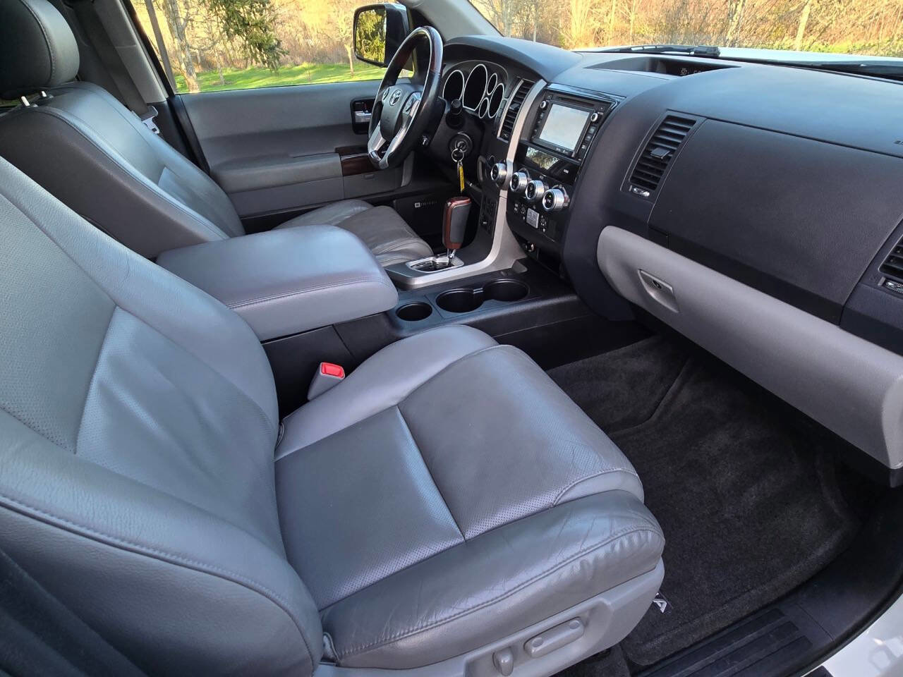 Used 2016 Toyota Sequoia Platinum image 13