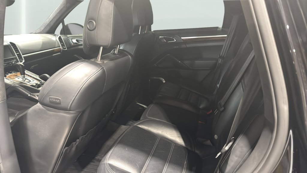 Used 2011 Porsche Cayenne Turbo image 16