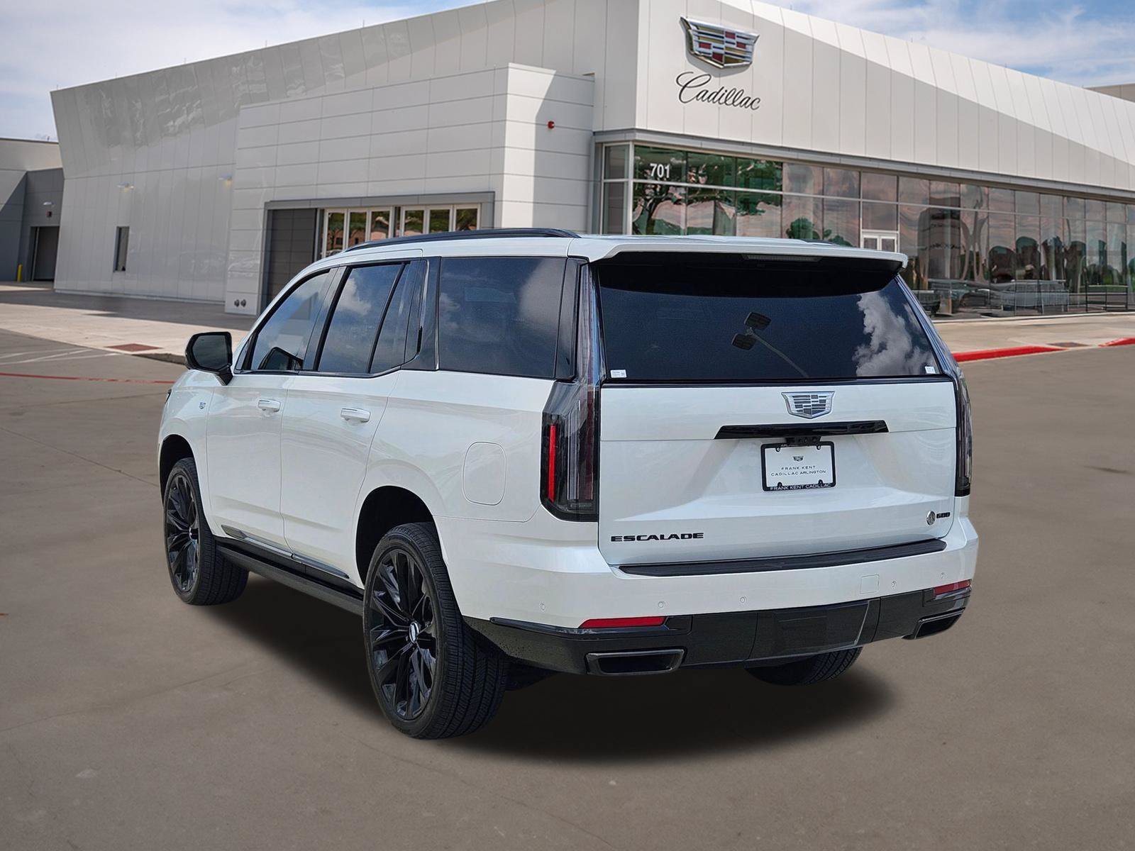 Used 2025 Cadillac Escalade Sport Platinum w/ LPO, ONYX Package AWD/4WD image 4