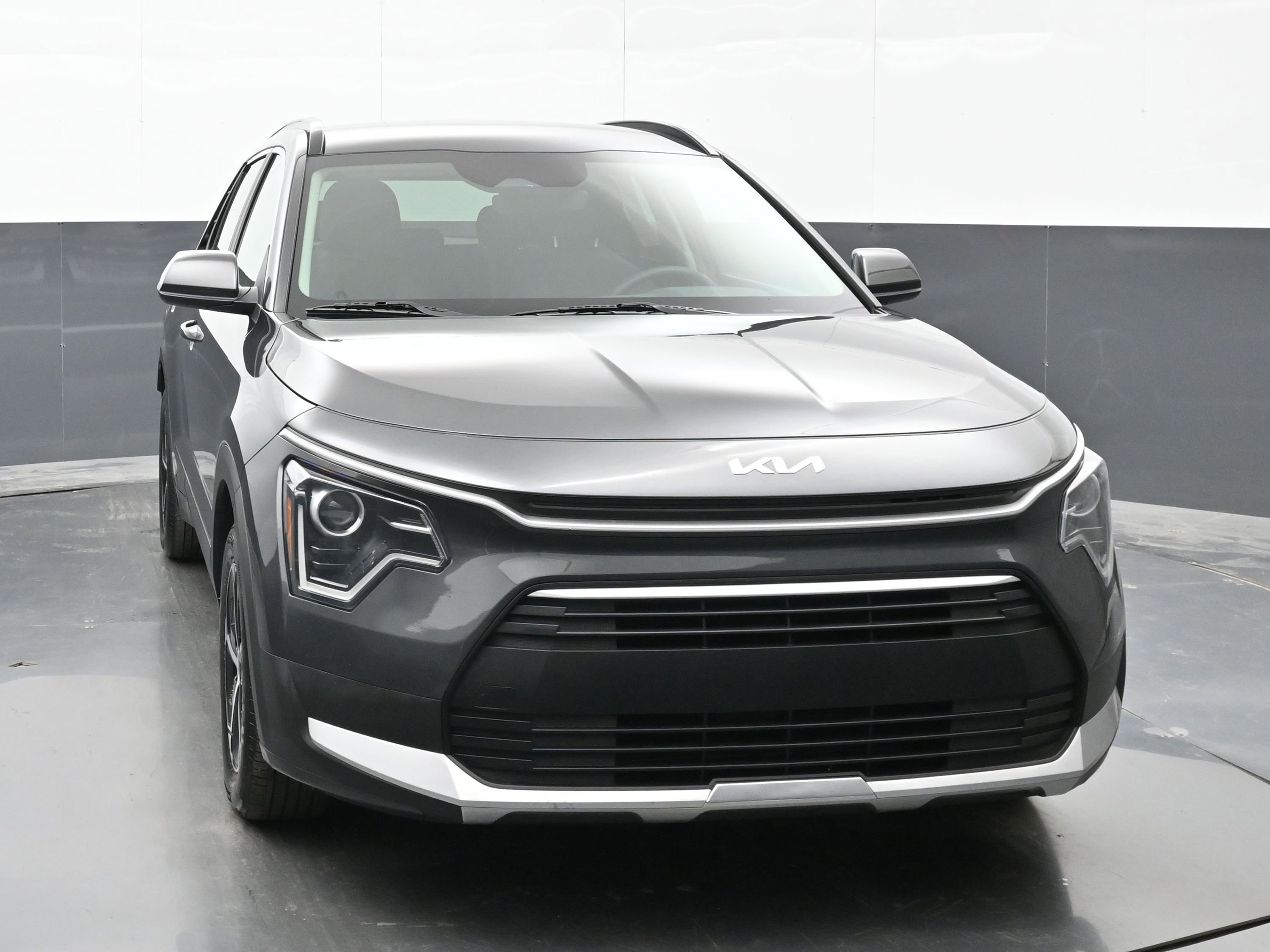 Used 2024 Kia Niro LX image 7