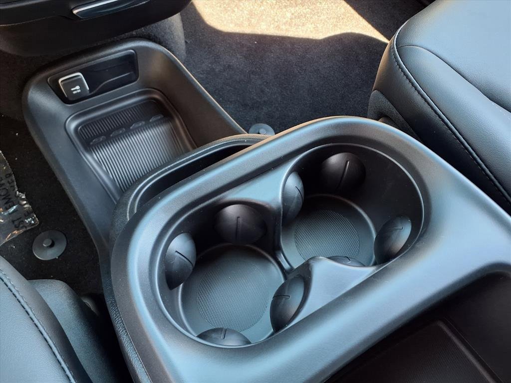 New 2026 Chrysler Pacifica Select image 10