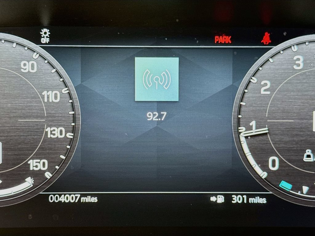 Used 2026 Land Rover Defender 110 X-Dynamic SE AWD/4WD image 11