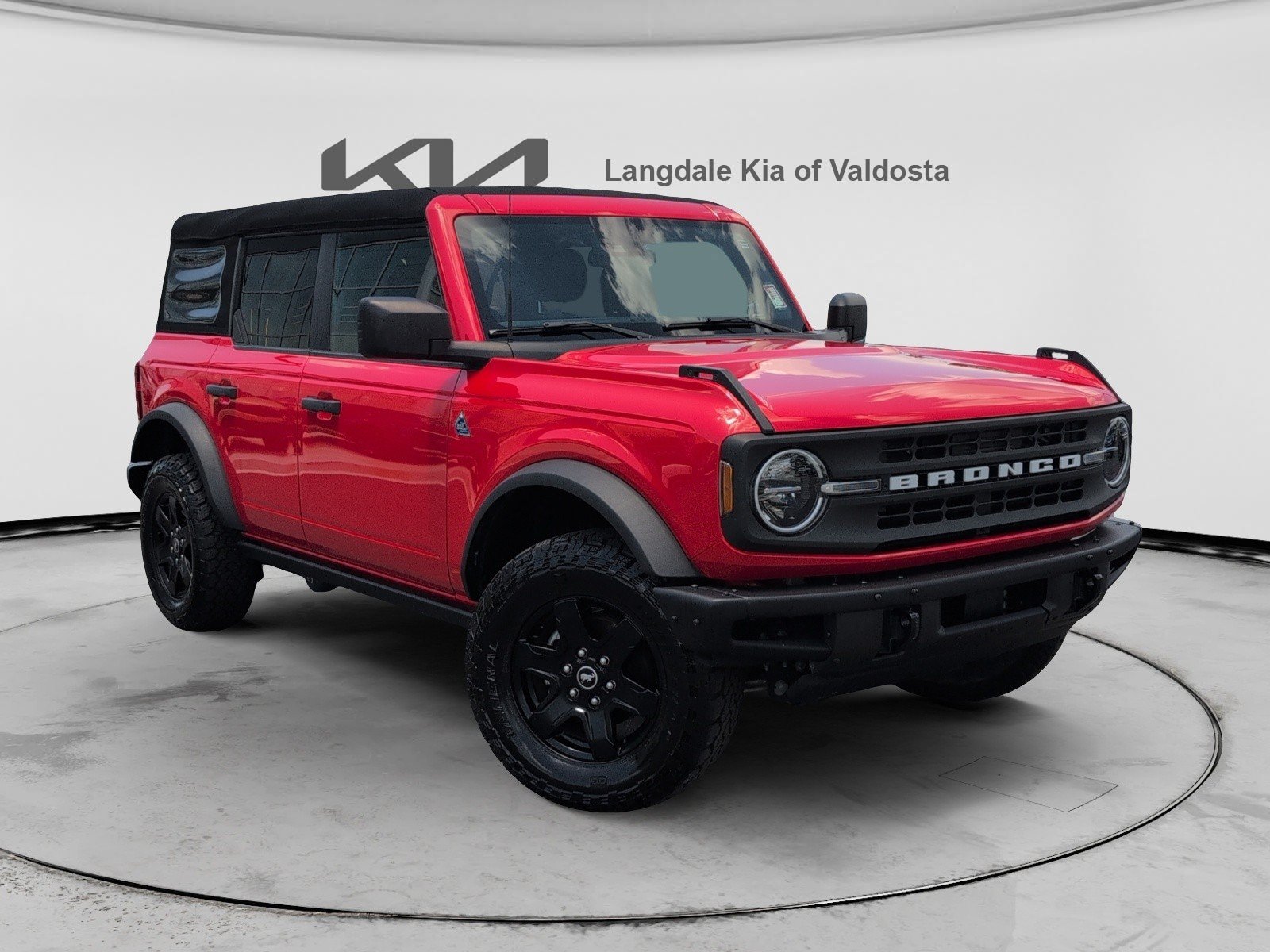 Used 2023 Ford Bronco Black Diamond AWD/4WD image 2