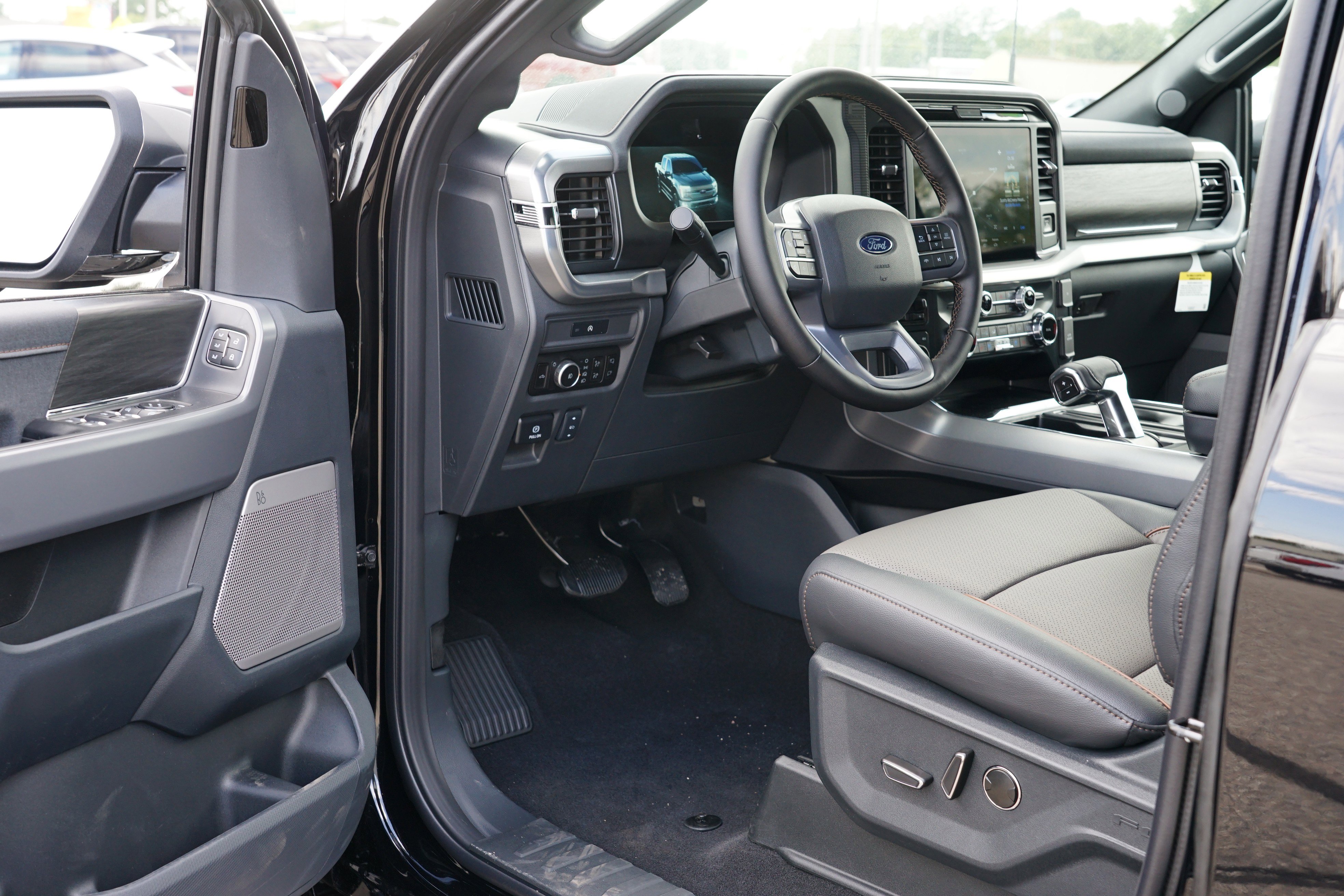 New 2025 Ford F150 Lariat w/ Equipment Group 502A High image 13