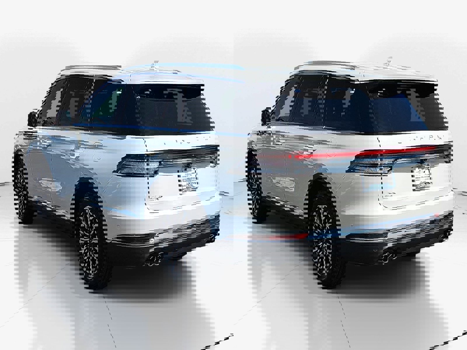 Used 2023 Lincoln Aviator Reserve RWD image 4