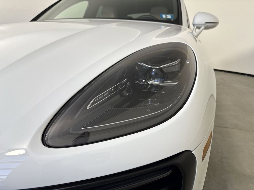 Certified 2025 Porsche Macan image 11