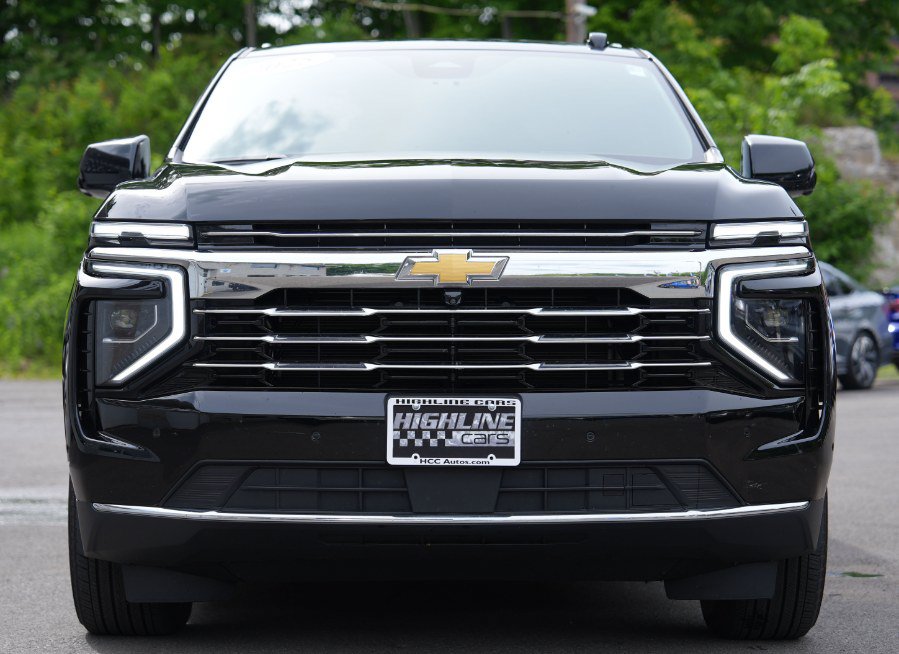 Used 2025 Chevrolet Suburban LT AWD/4WD image 9
