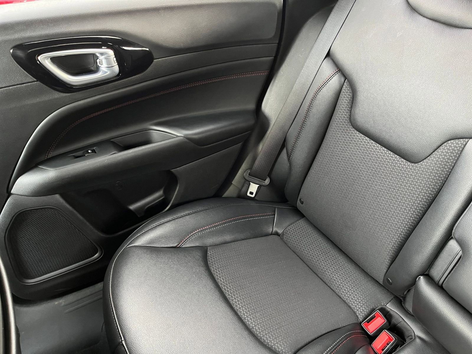 Used 2025 Jeep Compass Trailhawk image 38