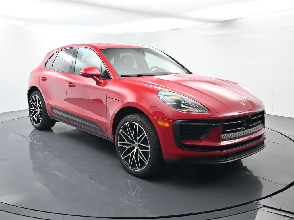 Certified 2025 Porsche Macan AWD/4WD image 16